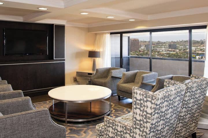 Lounge 88 of 114