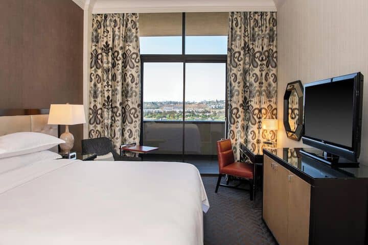 Room 10 of 114