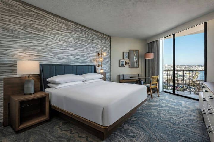 Room 42 of 224