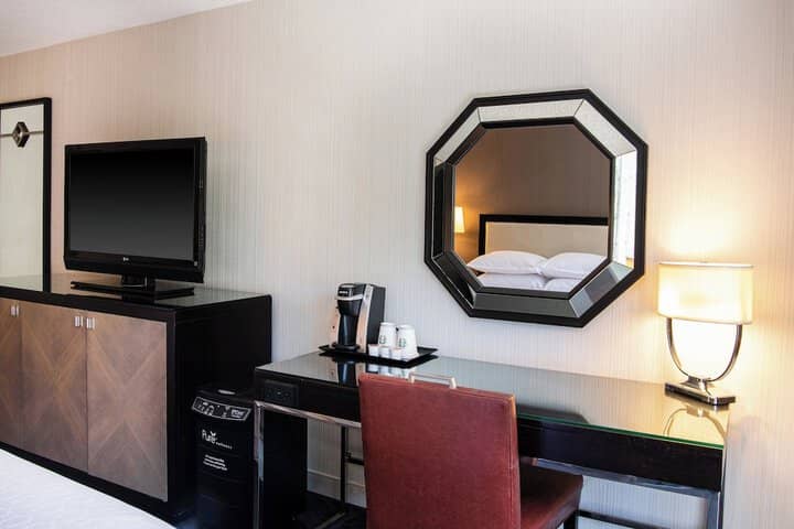 Room 33 of 114