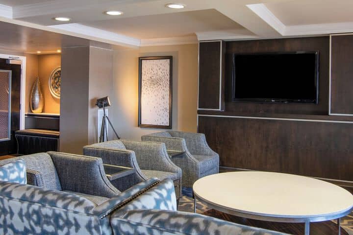 Lounge 90 of 114