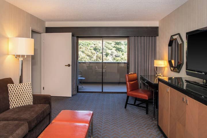 Room 53 of 114