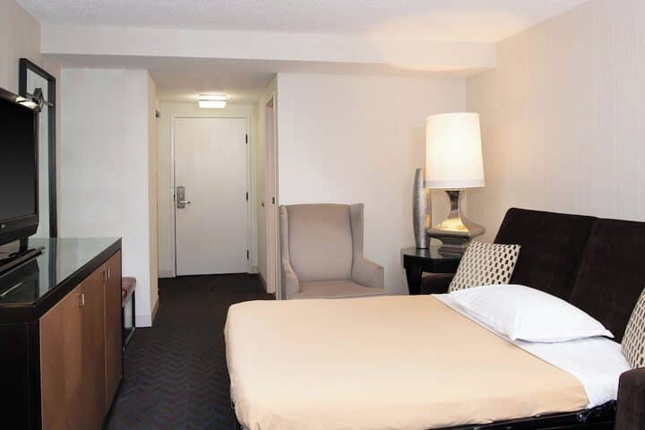 Room 17 of 114