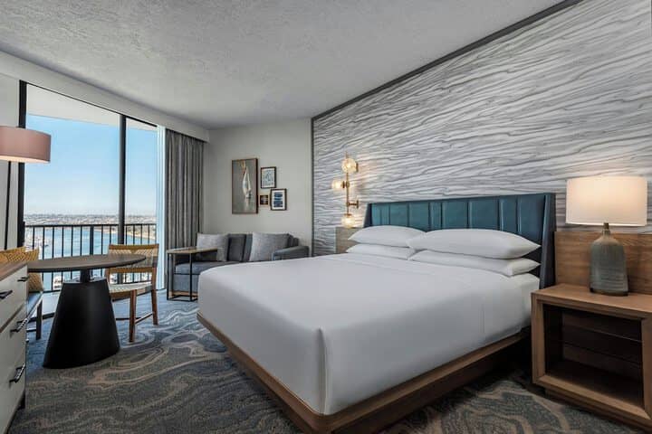 Room 34 of 224