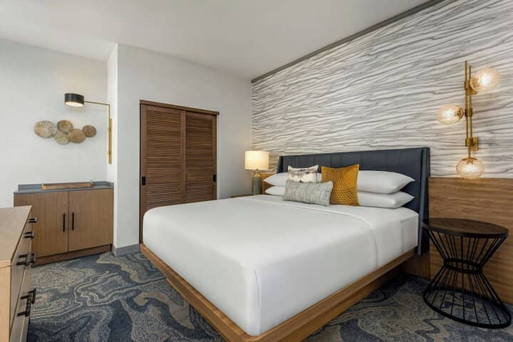 Room 18 of 224