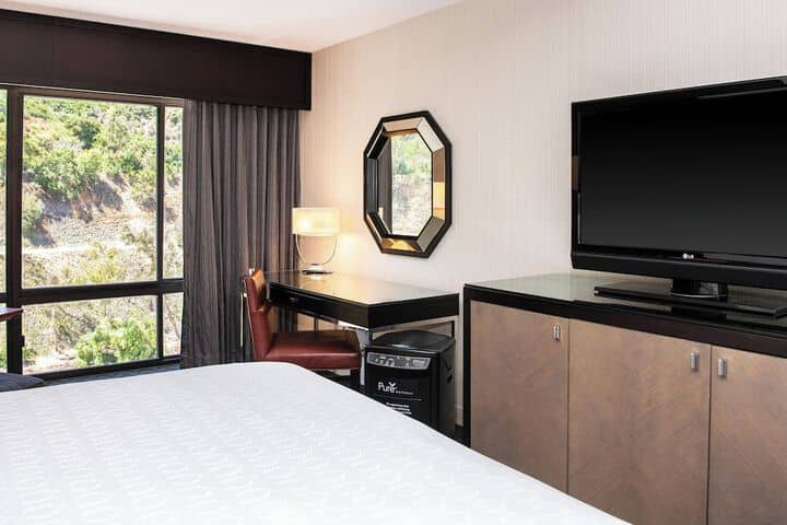 Room 28 of 114