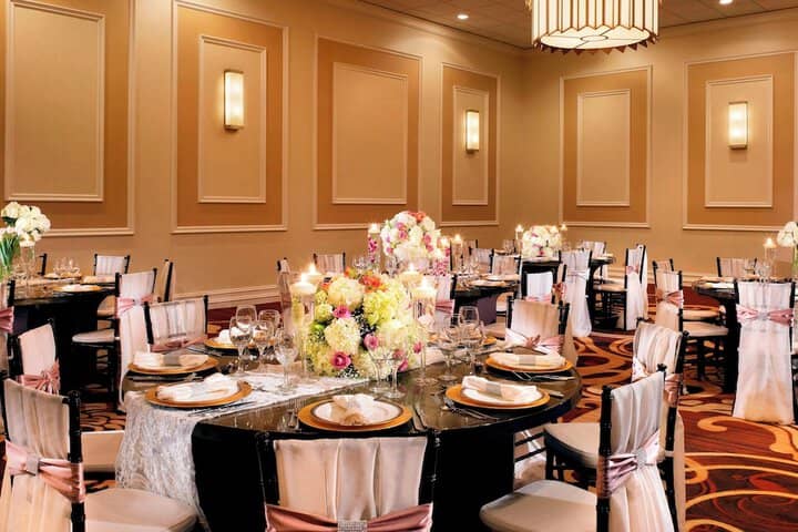 Ballroom/Hall 94 of 114