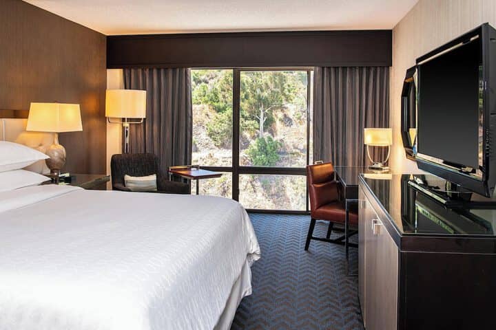 Room 35 of 114
